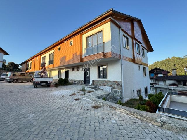 Rize Merkez Mahallesi Deniz Manzaralı 4+2 Satılık Villa