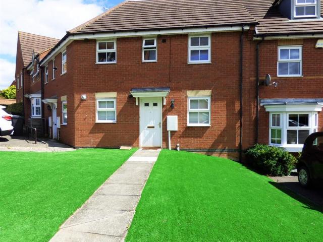 Romulus Close, Wootton, Northampton 2 bed maisonette to rent £1,000 pcm £231 pw
