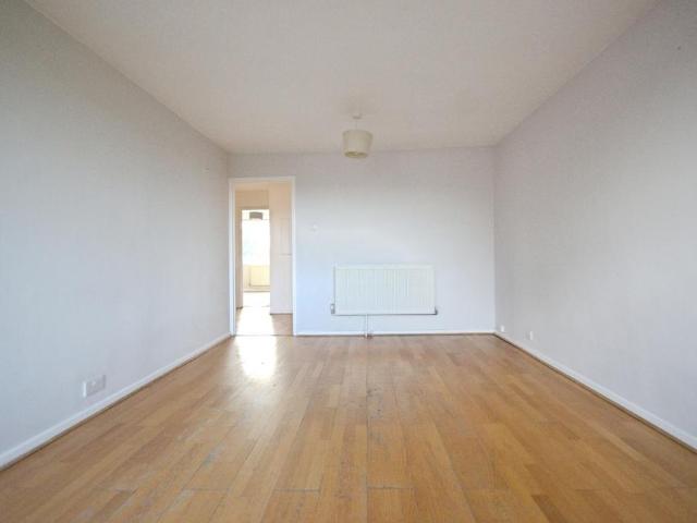 Romulus Court, Justin Close, TW8 2 bed flat to rent £2,050 pcm £473 pw