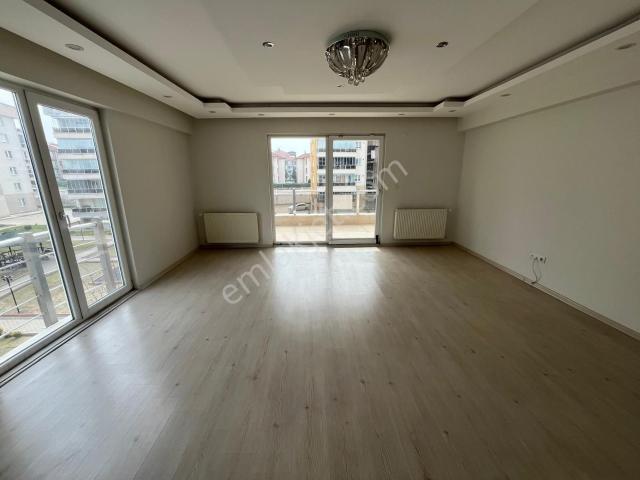 Roma' Dan Yeni Mahalle' De Site İçi Kiralık Daire