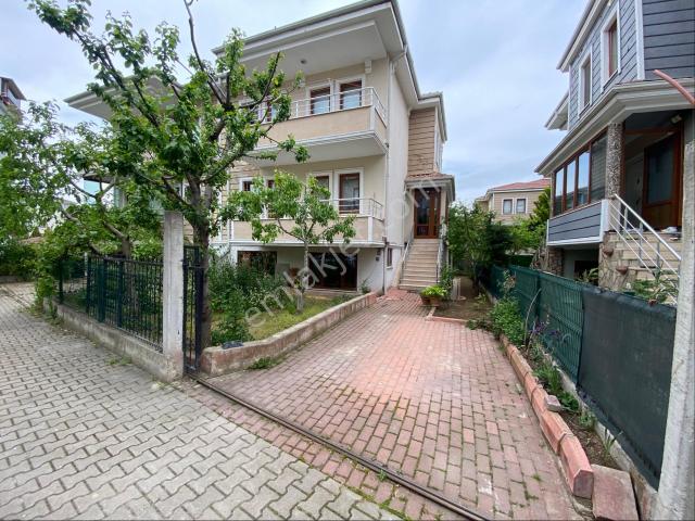 Roma’ Dan Yenikent 2 Sitesinde Satılık Villa