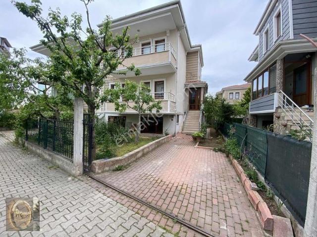 Roma' Dan Yenikent 2 Sitesinde Satılık Villa