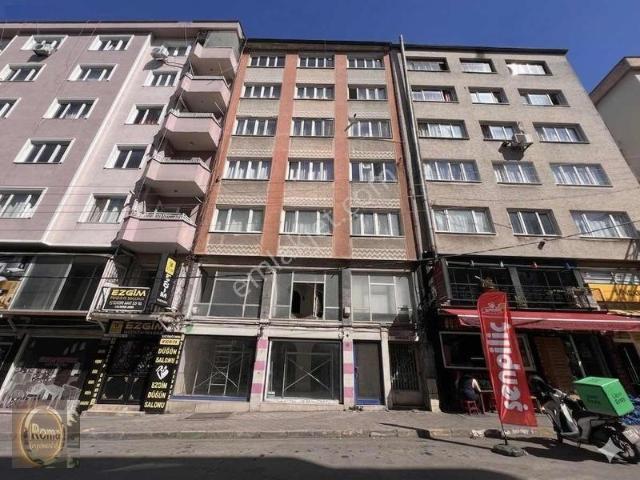 Roma' Dan Selimzade Mahallesi' Nde Satılık Daire
