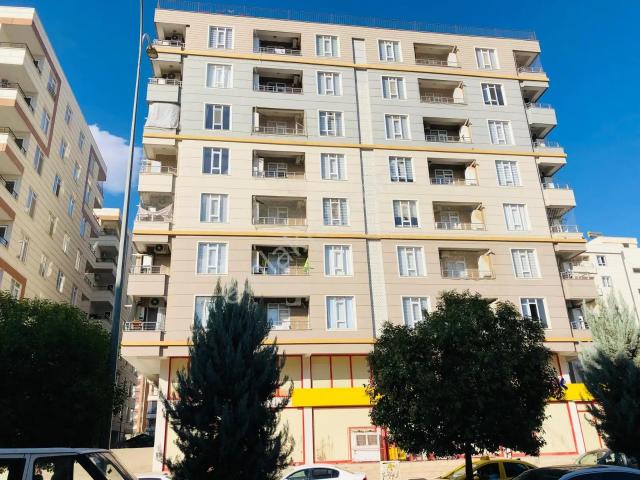 Roma Gayrimenkul'den Karşıyaka'da Geniş 2+1 Kiralık Daire