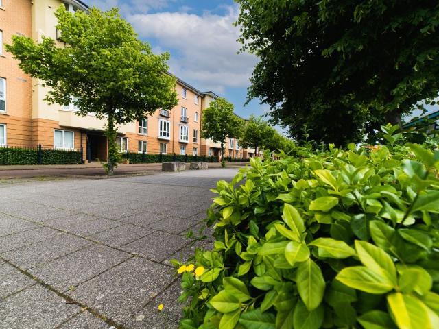 Roma House, Lloyd George Avenue, Cardiff Bay CF10, 2 bed flat to rent, £1,150 pcm | PrimeLocation