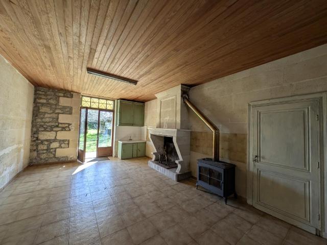 ROMAGNE Maison en pierres 175m² sur 1267 m² 95 000€