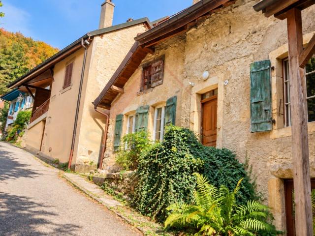 Romainmôtier – 3 Zimmer Doppelhaus, ca. 130 m², sofort verfügbar