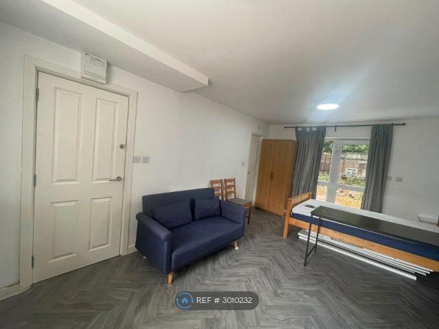Roman Way, Birmingham B15, Studio to rent, £1,000 pcm | PrimeLocation