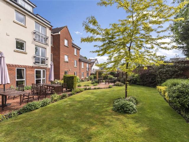 Roman Court, Edenbridge, Kent TN8, 1 bed flat to rent, £1,200 pcm | PrimeLocation