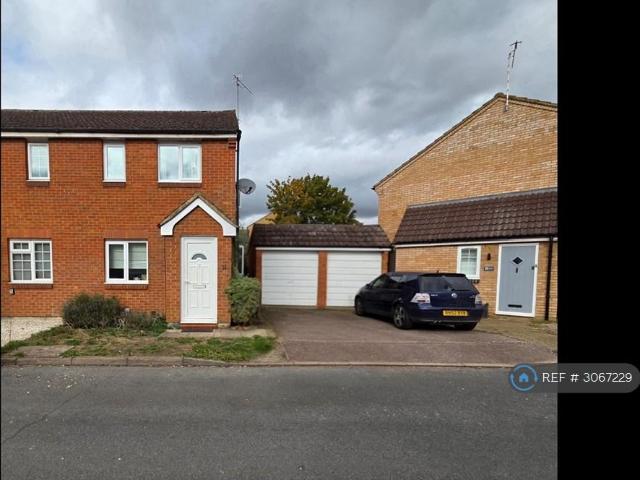 Roman Gardens, Kings Langley, WD4 2 bed semi detached house to rent £1,800 pcm £415 pw