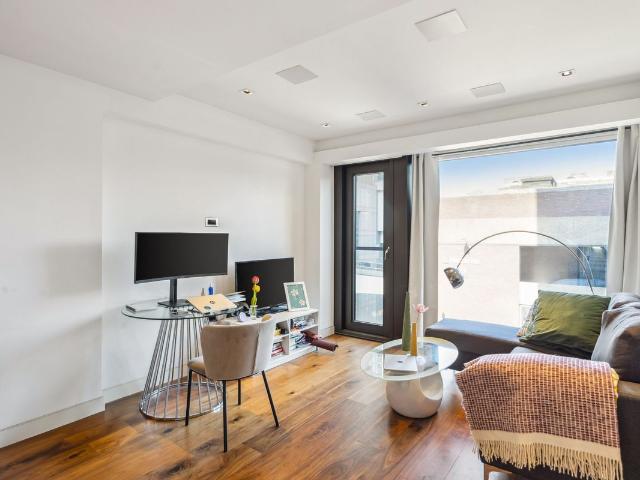 Roman House, Wood Street, London EC2Y, 1 bed flat to rent, £2,900 pcm | PrimeLocation