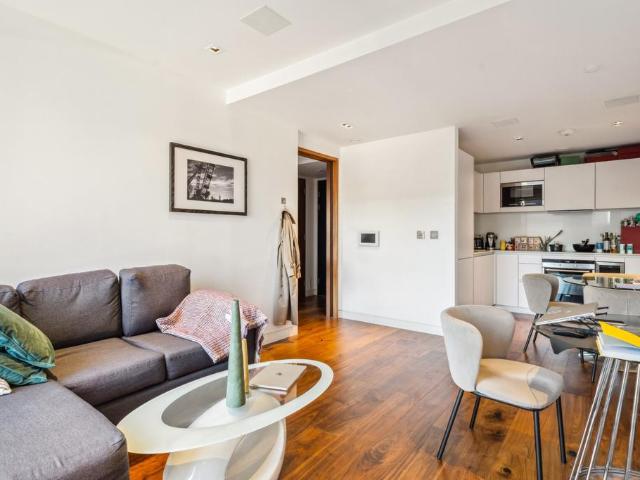 Roman House, Moorgate, London, EC2Y 1 bed apartment to rent £2,800 pcm £646 pw