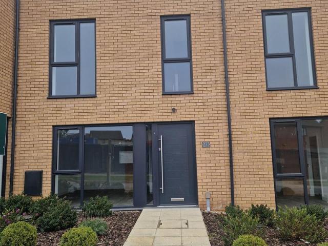 Roman Road, Corby NN18 4 bed terraced house to rent £1,450 pcm £335 pw
