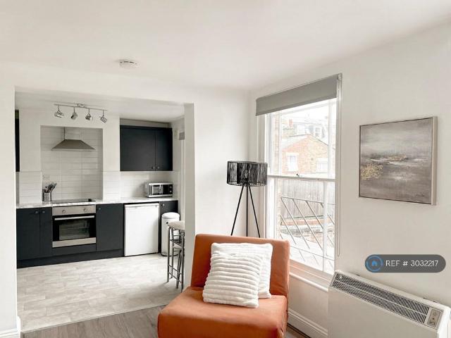 Roman Road, London, E3 1 bed flat to rent £1,900 pcm £438 pw