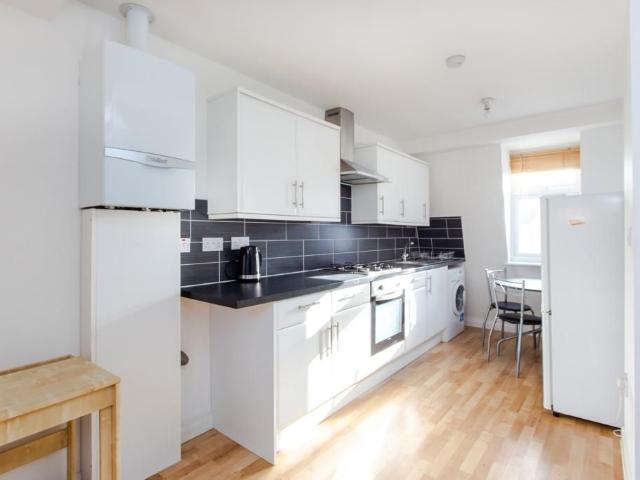 Roman Road, London E3, 2 bed flat to rent, £1,998 pcm | PrimeLocation
