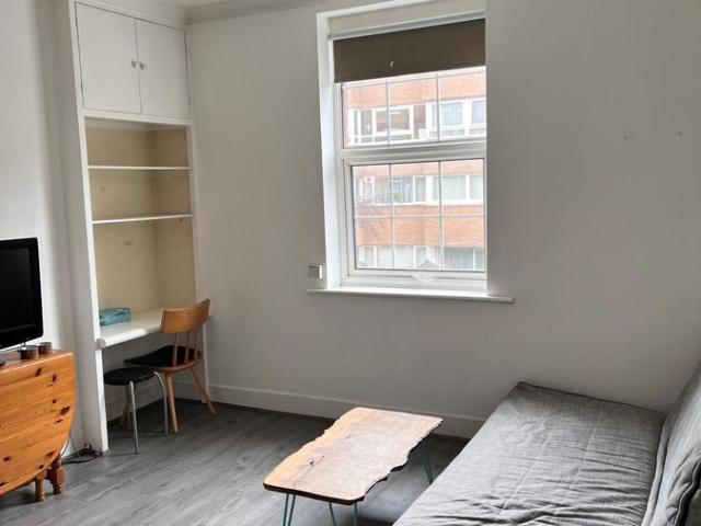 Roman Road, London E2, 1 bed flat to rent, £1,850 pcm | PrimeLocation