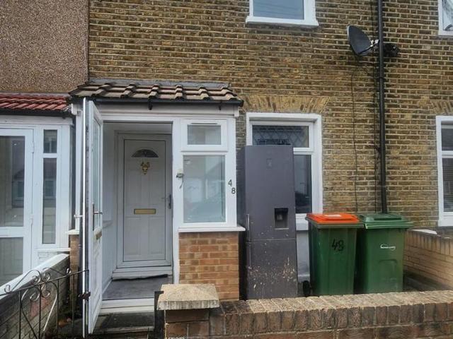 Roman Road, London E6 2 bed house to rent £2,300 pcm £531 pw