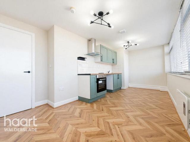 Roman Square, SITTINGBOURNE 2 bed apartment to rent £1,025 pcm £237 pw