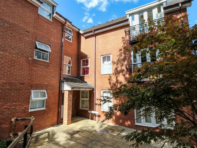 Romani Close, Warwick CV34, 1 bed flat to rent, £900 pcm | PrimeLocation