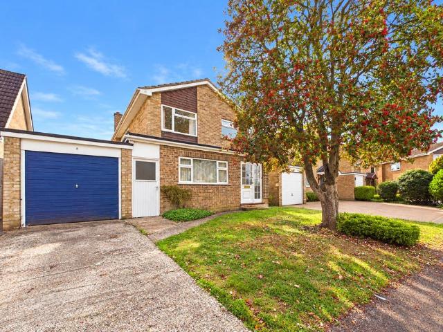 Romans Gate, Pamber Heath, Tadley, RG26 3 bed detached house to rent £1,750 pcm £404 pw