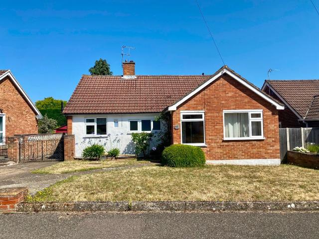 Romans Way, Pyrford, Woking GU22, 3 bed bungalow to rent, £1,950 pcm | PrimeLocation