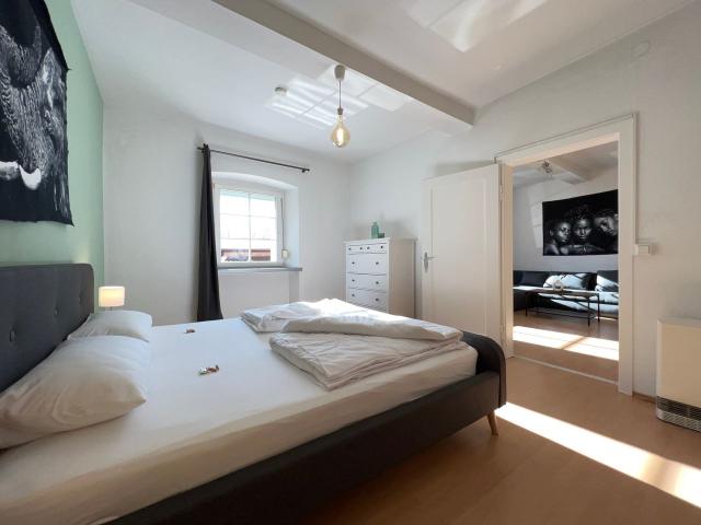 ☆ Romantic Apartment with Fireplace by Rabe ✔Washing machine ✔Terrace 15 min. KA City | 10 min. KIT Nord | 8 min. Daimler | 5 min. MiRO, Karlsruhe Amsterdam Apartments for Rent