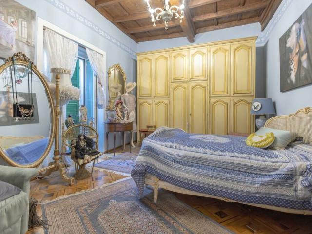 ROMANTICA VILLA STORICA 6.5 LOCALI CON CORTE A BRISSAGO