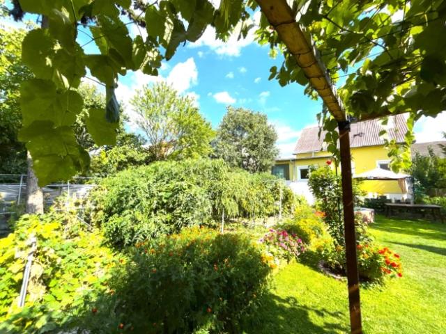 ROMANTISCHE VILLA MIT TRAUMGARTEN IN BEST LAGE!