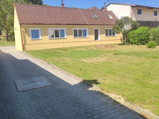 Romantisches Haus in Ruhelage mit Garage