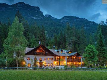 House for sale in 6651