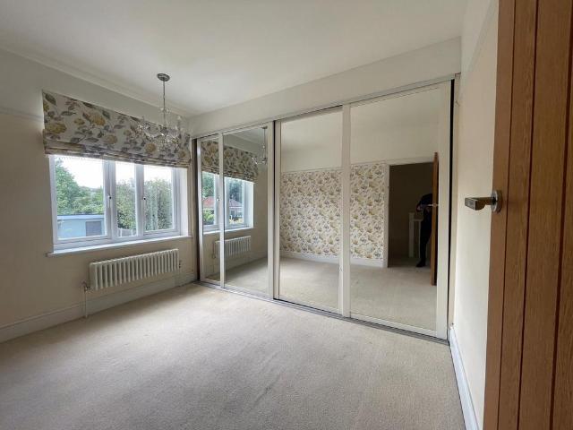Romford, RM2 4 bed terraced house to rent £2,750 pcm £635 pw