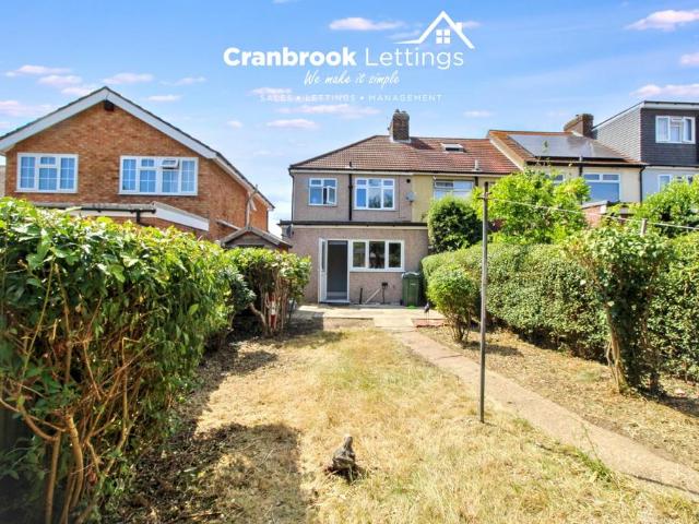 ROMFORD, RM5 3 bed end of terrace house to rent £2,300 pcm £531 pw