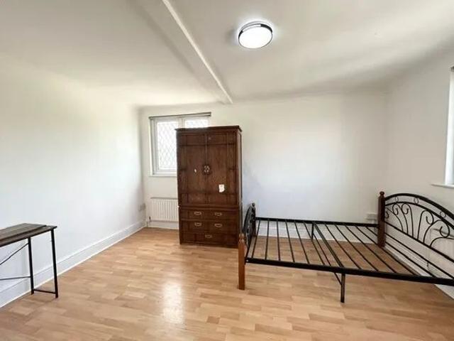 Romford Road, Chigwell, IG7 4QX, Property for rent