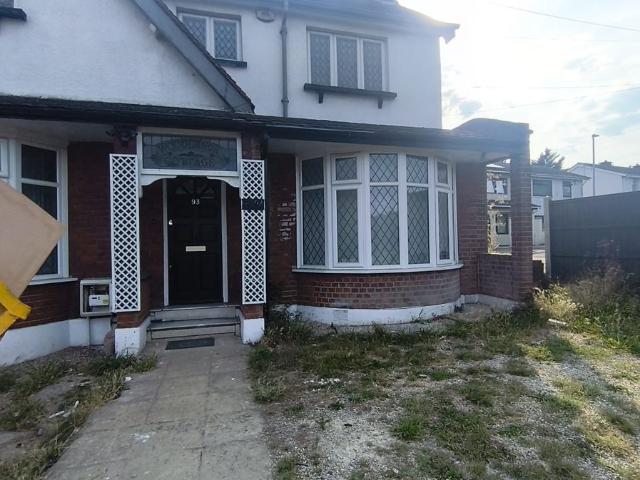 Romford Road, Chigwell IG7, 8 bed end terrace house to rent, £4,395 pcm | PrimeLocation