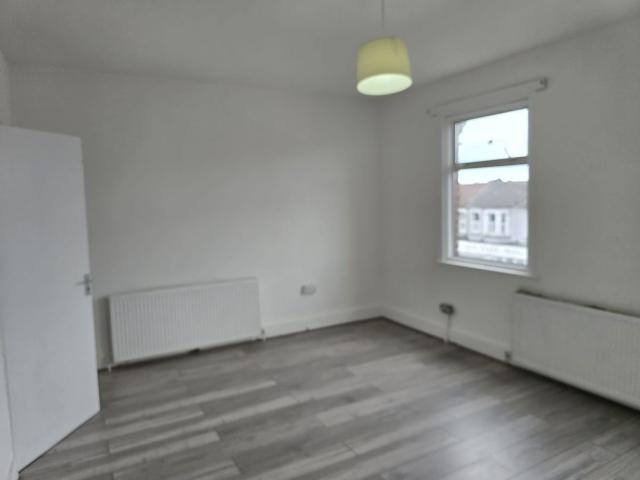 Romford Road, London E7, 3 bed flat to rent, £2,350 pcm | PrimeLocation