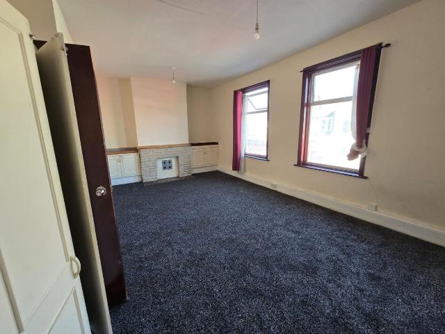 Romford Road, London E7, 3 bed flat to rent, £2,400 pcm | PrimeLocation