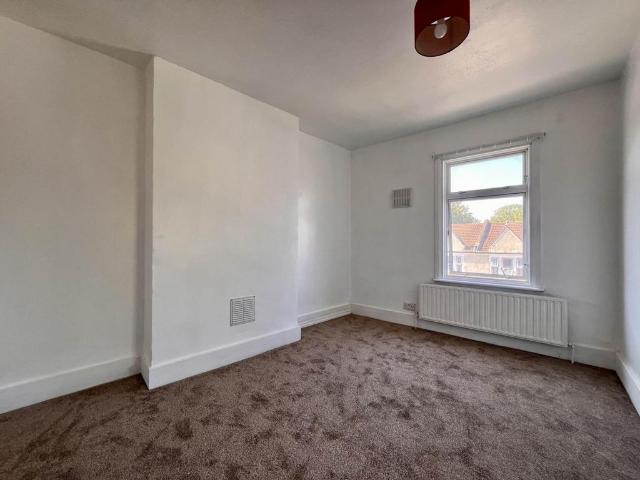 Romford Road, London, E12 2 bed flat to rent £1,700 pcm £392 pw