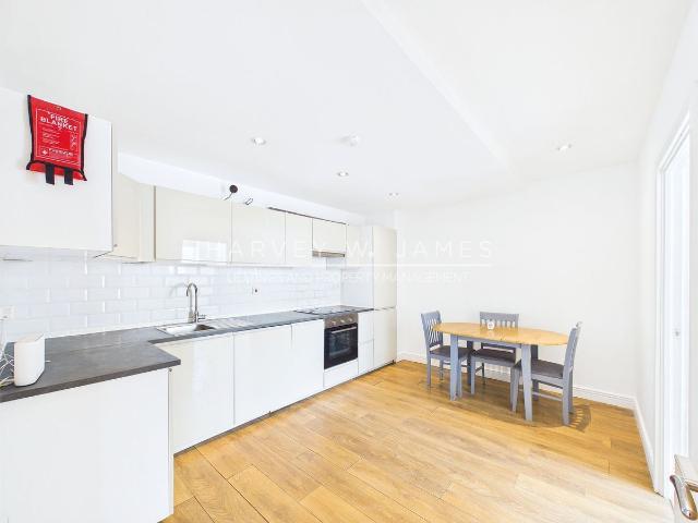 Romford Road, The Quadrangle House E15, 2 bed flat to rent, £2,150 pcm | PrimeLocation