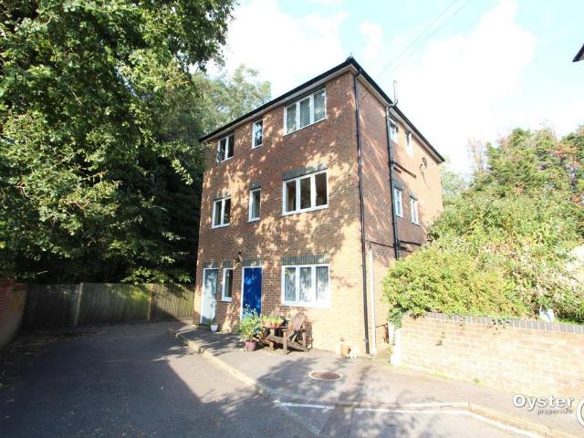 Romilly Drive, Watford, WD19 2 bed flat to rent £1,450 pcm £335 pw