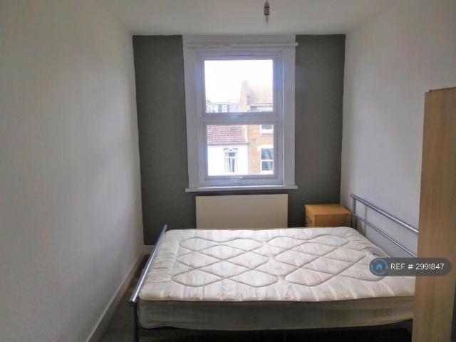 Romilly Road, London, N4 2 bed flat to rent £2,800 pcm £646 pw