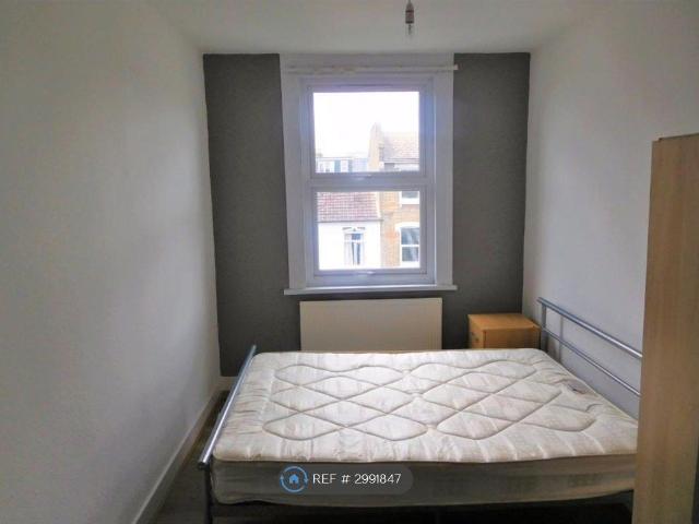 Romilly Road, London N4, 2 bed flat to rent, £2,800 pcm | PrimeLocation