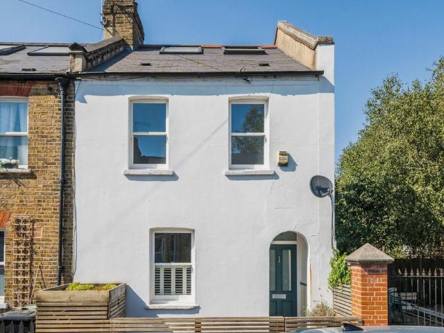 Rommany Road, West Dulwich, London, SE27 3 bed end of terrace house to rent £3,500 pcm £808 pw