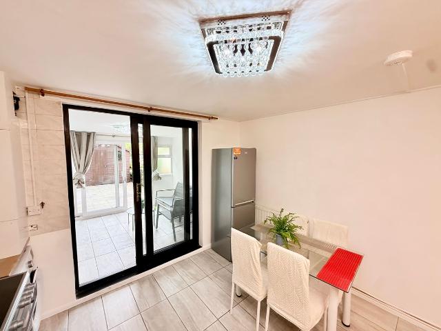 Romney Close, London SE14, 5 bed terraced house to rent, £4,500 pcm | PrimeLocation