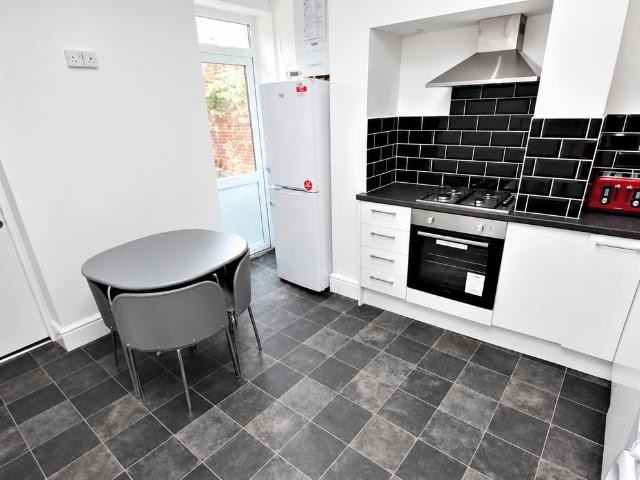 Romney Street, Salford M6, 4 bed shared accommodation to rent, £650 pcm | PrimeLocation