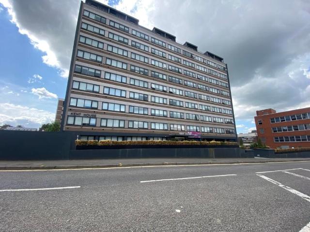 Romney Place, Maidstone ME15, 2 bed flat to rent, £1,300 pcm | PrimeLocation