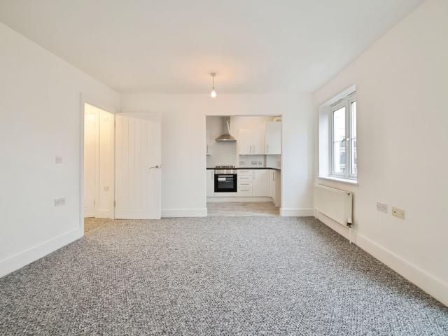 Romside Place, Romford RM7, 2 bed flat to rent, £1,800 pcm | PrimeLocation