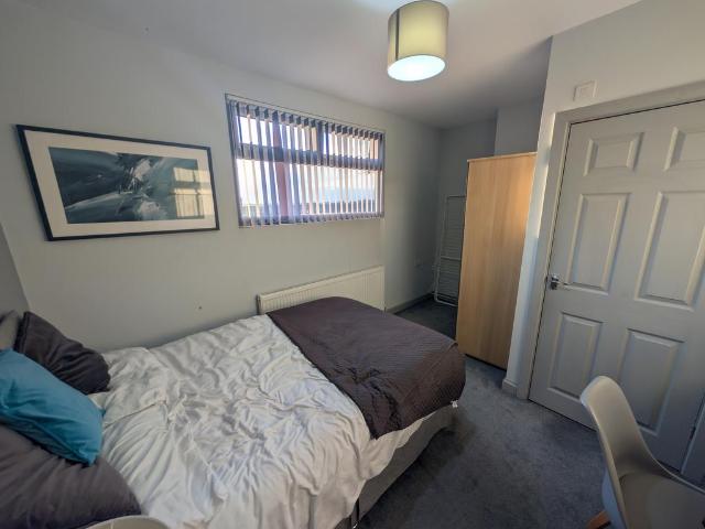 Ronald Street, Oldham, OL4 1 bed in a house share to rent £550 pcm £127 pw