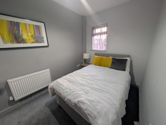 Ronald Street, Oldham, OL4 1 bed in a house share to rent £500 pcm £115 pw