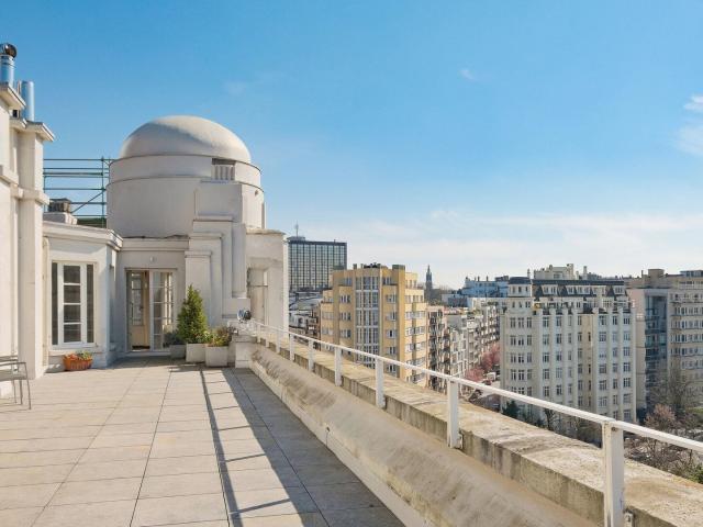 Rond Point Etoile: Superb 3 bedroom apartment