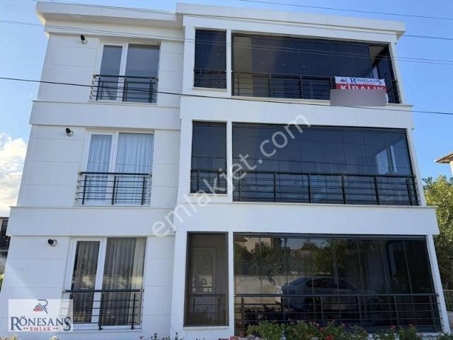 Rönesans Emlaktan Sahilde Geniş İçi Sıfır Kiralık 2+1 Daire